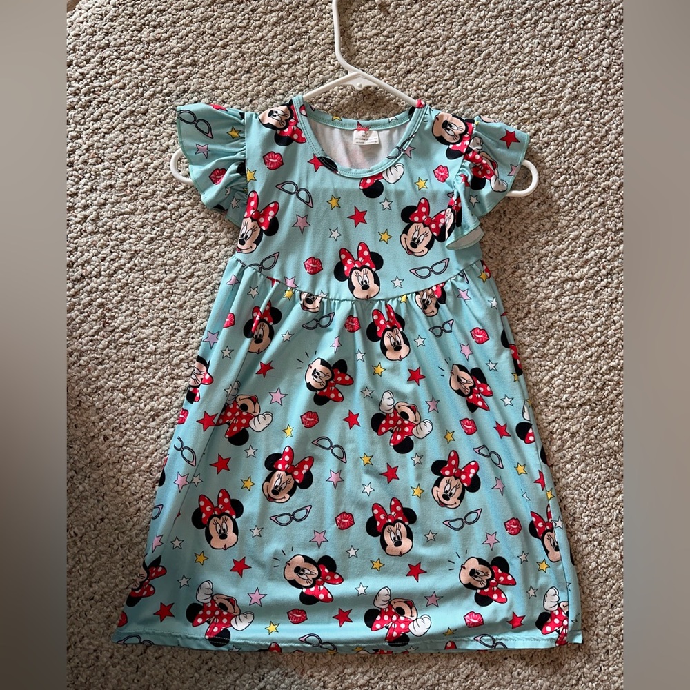 Excellent used condition Minnie Mouse dress. Size 5-6t